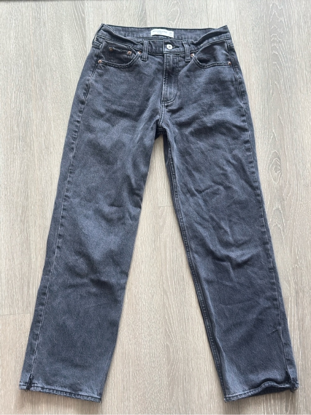 Abercrombie & Fitch Baggy Low Rise Jeans Gray Size 24 Short Distressed Hem - Picture 4 of 12